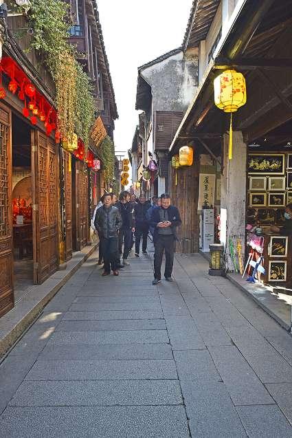 摆动小圆球